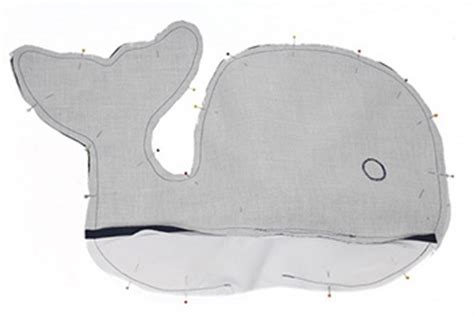 Hier findest du das ausführliche schnittmuster. Idée créative - coussin baleine - buttinette - loisirs ...