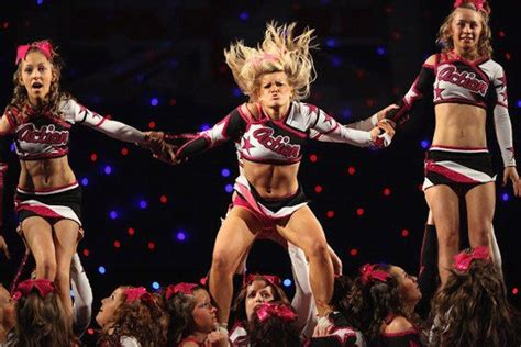 Most Bizarre And Super Funny Cheerleader Fails Of All The Times