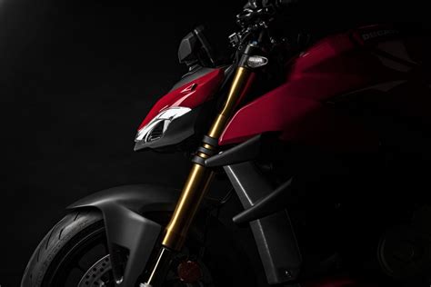 ducati streetfighter v4 makes global debut carsifu