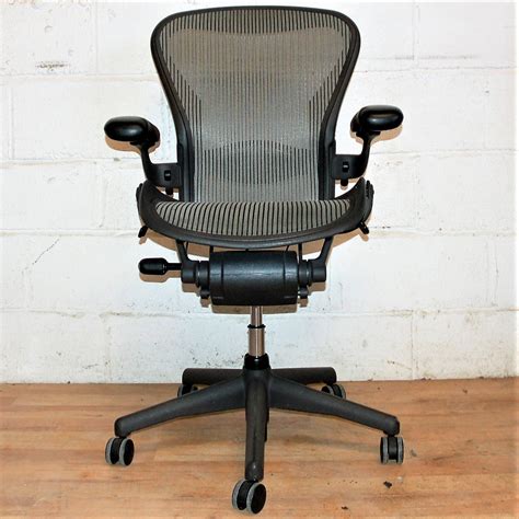Famous for supporting the widest range of the human form, the aeron office chair has been remastered to better meet the needs of today's work and workers. HERMAN MILLER Aeron Task Chair Silver 2125 HERMAN MILLER Aeron