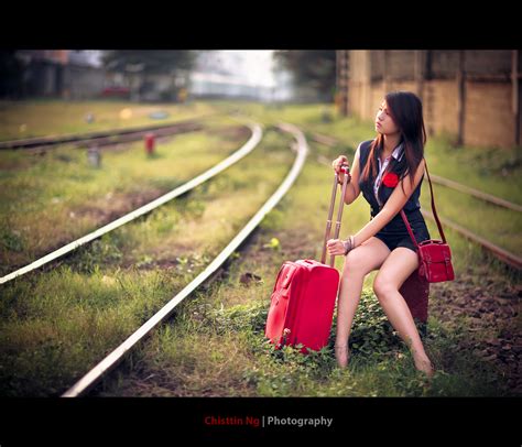 デスクトップ壁紙 赤 ポートレート 駅 キヤノン 写真 モデル 85mmf12l ミス ラム 素敵な女の子 遠く