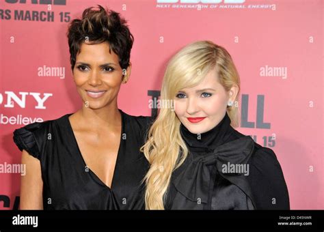Los Angeles USA Th March Halle Berry Abigail Breslin At Arrivals For THE CALL