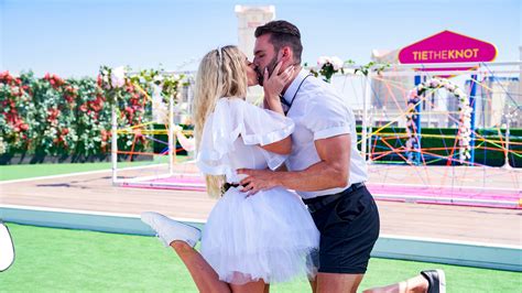 Love Island Season 2 Spoilers The Latest With Mackenzie And Connor