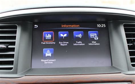 2017 Nissan Pathfinder: Discreetly Capable - 28/30