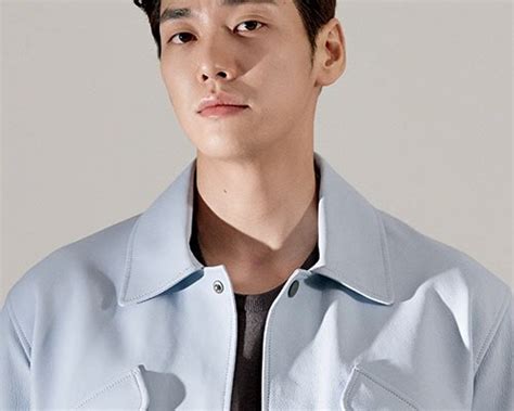 Along with jang hyuk, they are known as the dragon brothers. Kim Young Kwang Is A Debonaire Model For Noblesse Men Magazine