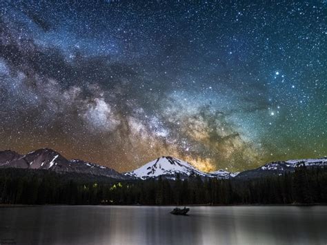 Milkyway Rising Over Lassen Peak And Manzanita Lake Milky Way Milky
