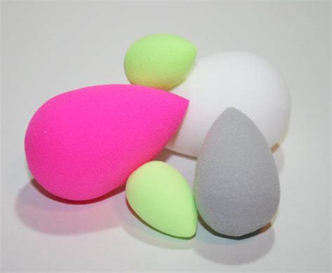 Effortlessly blends cream and powder blushes with exact precision and the same performance as the original beautyblender. Beauty Blender Reviews - Beauty Blusher, Micro Minis and ...
