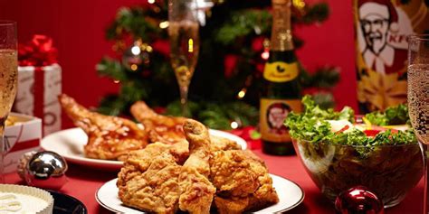 Christmas dinner in the us varies from one household to the next, but often closely resembles the meal eaten on thanksgiving. Christmas Food Traditions Around the World - Fluent in 3 ...