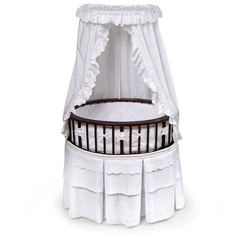 The bassinet will lightly vibrate so that the baby can be lulled to sleep and stay asleep. 6 Best Round Bassinets of 2020 - Easy Home Concepts