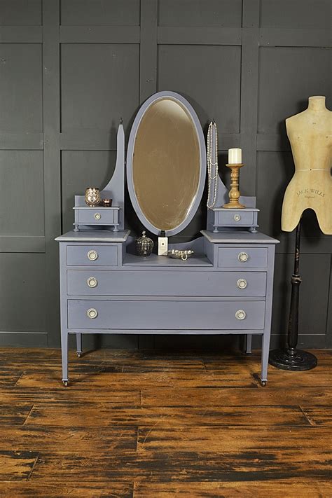 This Edwardian dressing table on castors has a large oval mirror and 5