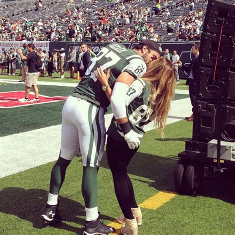 Jessie James Decker Wows While Singing National Anthem At Jets Game