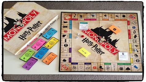 In het originele monopolyspel bestaat een bank, die door een der spelers wordt beheerd. DIY | Harry Potter Monopoly - YouTube