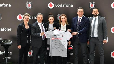 vodafone beşiktaş kadın futbol takımı na isim ve göğüs sponsoru oldu spor haberi