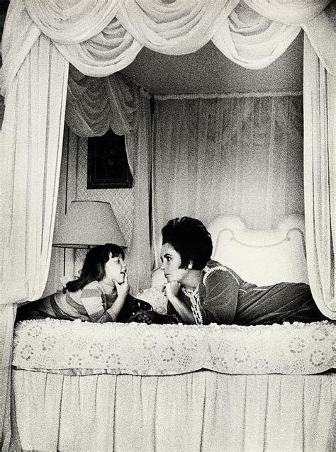Elizabeth Taylor With Her Daughter By Henry Clarke