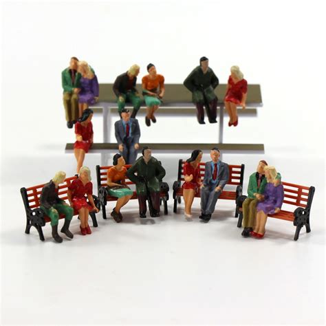 P4805 32 All Seated Figures O Scale 150 Painted People Model Railway