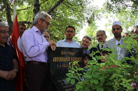 Abdurrahim karakoç da diğer ozanlar gibi bütün yazdıkları bir yana sevgili mısralarıyla hatırlanacak. Abdurrahim Karakoç mezarı başında anıldı - Yeni Akit