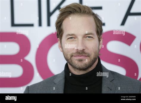 Ryan Hansen Wife Amy Russell