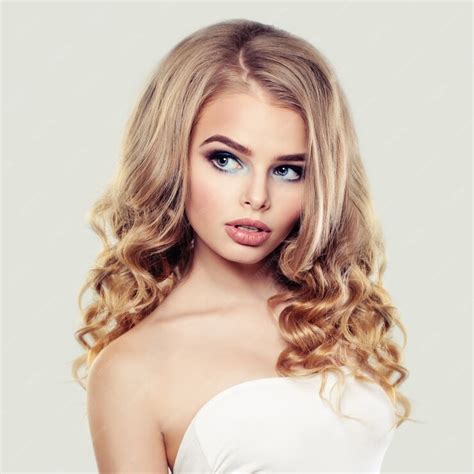 Premium Photo Sexy Fashion Model With Blond Curly Hairstyle