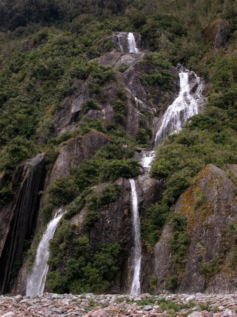 Franz josef glacier / kā roimata o hine hukatere is a 12 km long temperate maritime glacier in westland tai poutini national park on the west coast of new zealand's south island. Franz Josef Glacier trail | Kevin Mark | Flickr