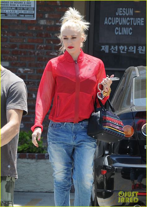 Gwen Stefani Takes Her Red Hot Heels For A Ride Photo 3149335 Gavin