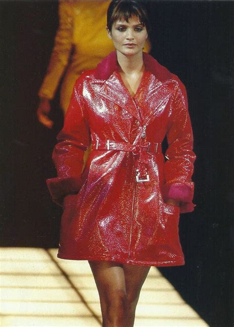 Runway Shows Of The 1990s — Helena Christensen Versace Fw 1992