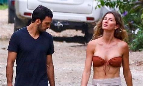 Gisele Bündchen Spotted In Her Bikini With Joaquim Valente