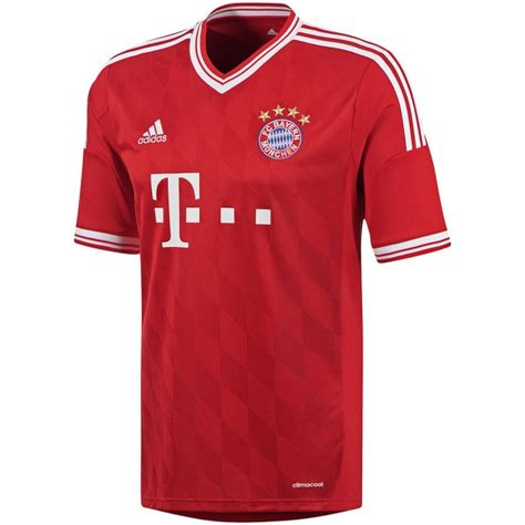 The fc bayern münchen line of football shirts is available in a number of colours so you can choose the best fit for you. Das FC Bayern Trikot 13/14 Home