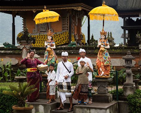Infinity Mountain Biking Balinese Hindus Temple Etiquette
