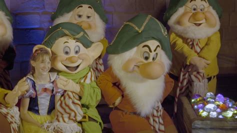 Meet The Seven Dwarfs At Mickeys Very Merry Christmas Party 2015