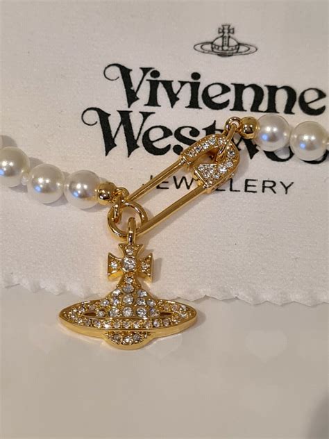 Vivienne Westwood Gold Tone Pearl Safety Pin Orb Necklace New Box Card