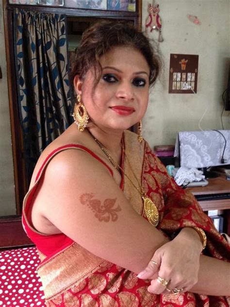Pin By Deep On Hot Auntt Aunty In Saree Saree Hottest Models