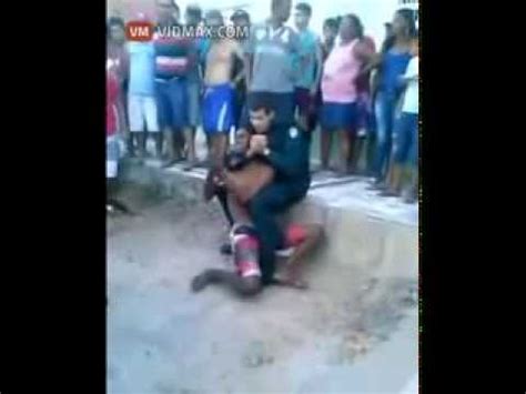 Do you want to know how to pin someone on snapchat? Brazilian man fighting the cops gets pinned down by a jiu ...