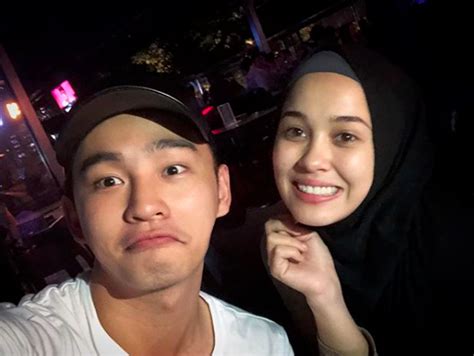 Sweet giler emma maembong pegang pipi alvin chong meminta maaf scene nak tampar pipinya di set asst! VIDEO Buat Kejutan Hari Jadi, Alvin Chong Dan Emma ...