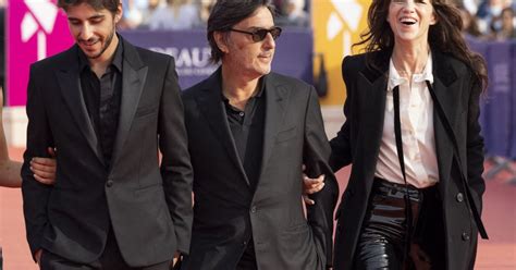 Charlotte Gainsbourg Et Yvan Attal Leur Fils Ben En Couple Avec L Ex