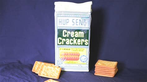 Every piece is delicious, crunchy. Hup Seng Cream Cracker - YouTube