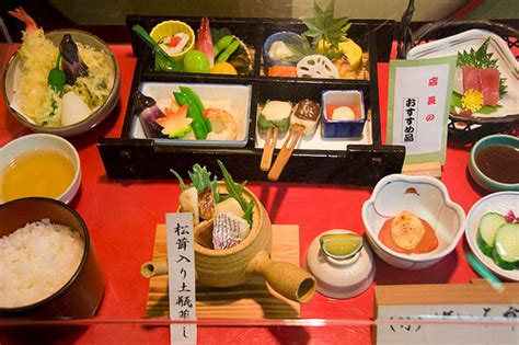 La gastronomía japonesa es una de las cocinas orientales más famosas en el mundo por sus ingredientes básicos: Comida tradicional japonesa • ComerJapones.com