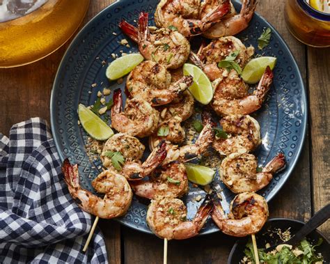 Food + fire grillmaster's cookbook. Roger Mooking of Man Fire Food shares grilling advice