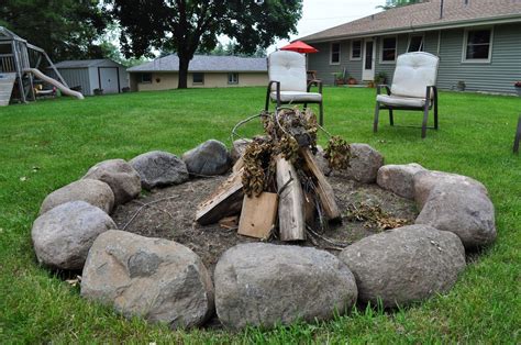 Field Stone Fire Pit Fire Pit Landscaping Fire Pit With Rocks