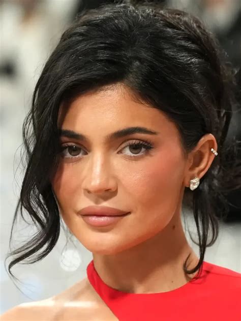 Kylie Jenner Surpreende Sem Maquiagem Exibindo Beleza Natural JDV