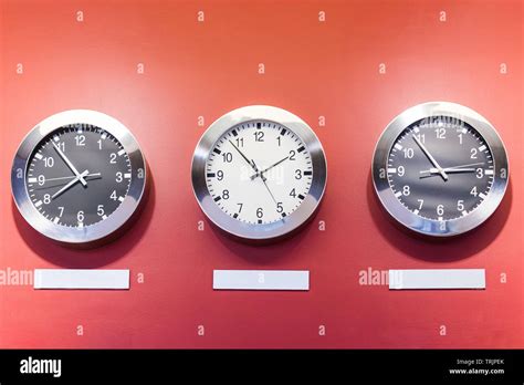 Different Time Zones Hi Res Stock Photography And Images Alamy