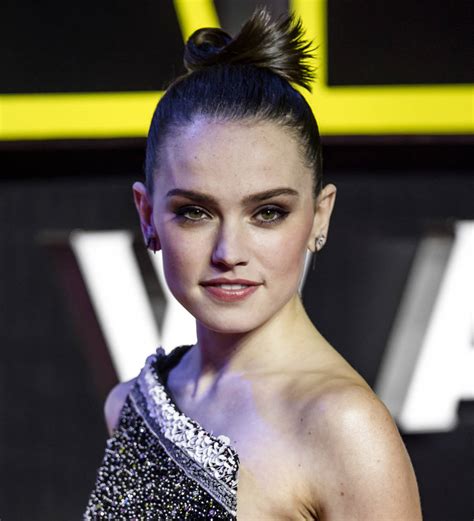 Daisy Ridley Posts Powerful Message About Scary Social Media Editing