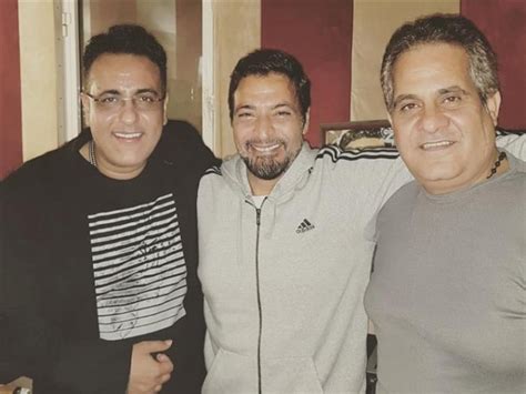 التقى بالفنان حسن إش إش الذي سمع صوته وأحبه، مما جعله يقدمه إلى الفنان حميد الشاعري الذي بدوره قدمه للقائمين علي شركة هاي كواليتي. حميد الشاعري يحضر لجمهوره مفاجأة مع الملحن محمد رحيم