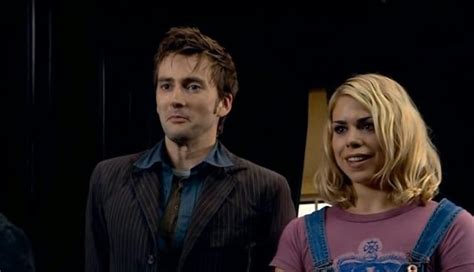 2x02 Tooth And Claw Screencaps Doctor And Rose Badwolf Tenthrose