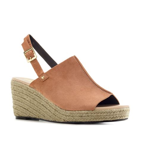 Die in den mules enthaltene baumwolle ist zum teil recycelt. Mules aus rosanem Velourslederimitat - Damen, Übergrössen ...