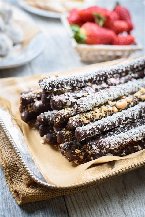 These Chocolate Covered Pretzel Rods Are The Perfect Diy