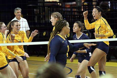 Slugs Win Season Opener Womens Volleyball Santa Cruz Sentinel