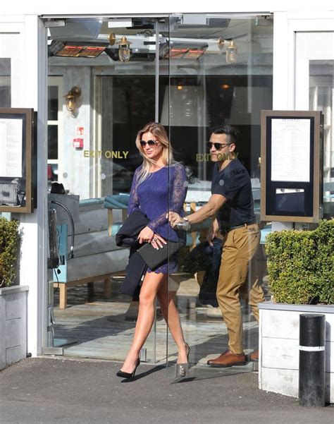 Alexis Sanchez Takes Girlfriend Mayte Rodriguez For Lunch As Manchester