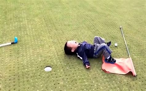 Video Viral Young Tot Throws Massive Tantrum After Missing Golf Putt