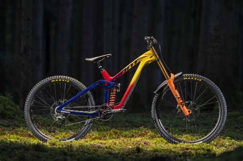 Introducing The 5th Generation Giant Glory Downhill Bike Mountain