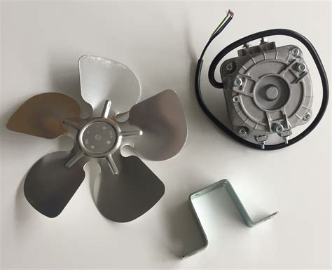 Ventilator Lüfter Kühlgeräte 5 Watt 230 Volt Mit Haltebügel Und Flügel